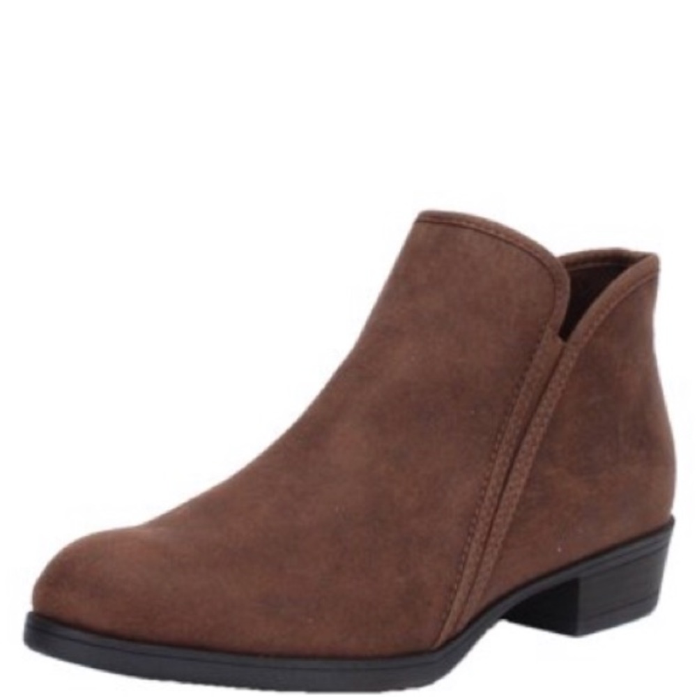 Time and Tru Women’s Brown Bootie 6.5 Wide